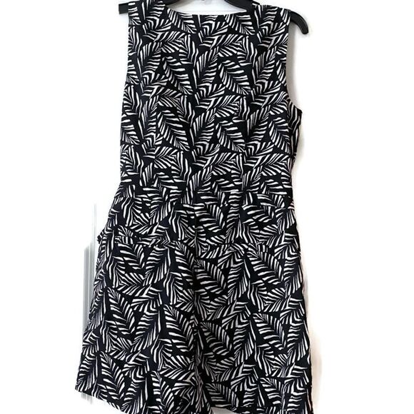 LOFT black/white palm leaf printed romper. - Picture 8 of 8